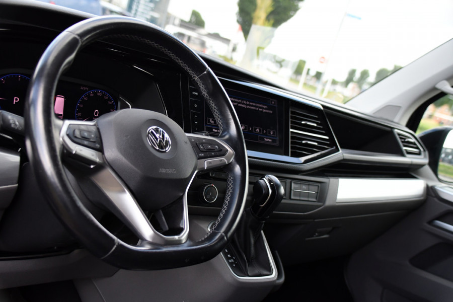 Volkswagen Transporter 2.0 TDI L2H1 30 DC Bulli Black Edition Adaptieve Cruise, Virtual, Camera, Carplay, Stoelverwarming, LED, 2 x Schuifdeur, Automaat, Trekhaak, Sensoren, Uniek!