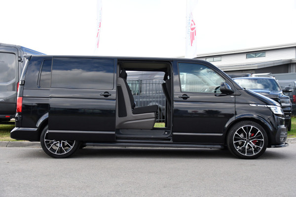 Volkswagen Transporter 2.0 TDI L2H1 30 DC Bulli Black Edition Adaptieve Cruise, Virtual, Camera, Carplay, Stoelverwarming, LED, 2 x Schuifdeur, Automaat, Trekhaak, Sensoren, Uniek!
