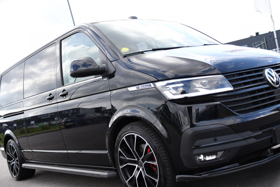 Volkswagen Transporter 2.0 TDI L2H1 30 DC Bulli Black Edition Adaptieve Cruise, Virtual, Camera, Carplay, Stoelverwarming, LED, 2 x Schuifdeur, Automaat, Trekhaak, Sensoren, Uniek!