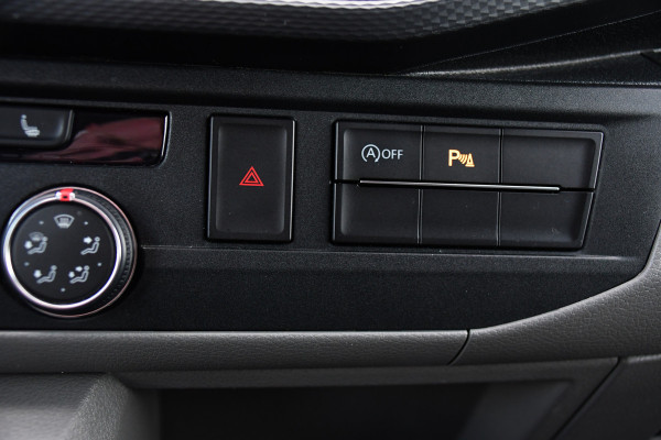 Volkswagen Transporter 2.0 TDI L2H1 30 DC Bulli Black Edition Adaptieve Cruise, Virtual, Camera, Carplay, Stoelverwarming, LED, 2 x Schuifdeur, Automaat, Trekhaak, Sensoren, Uniek!