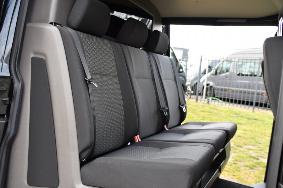 Volkswagen Transporter 2.0 TDI L2H1 30 DC Bulli Black Edition Adaptieve Cruise, Virtual, Camera, Carplay, Stoelverwarming, LED, 2 x Schuifdeur, Automaat, Trekhaak, Sensoren, Uniek!