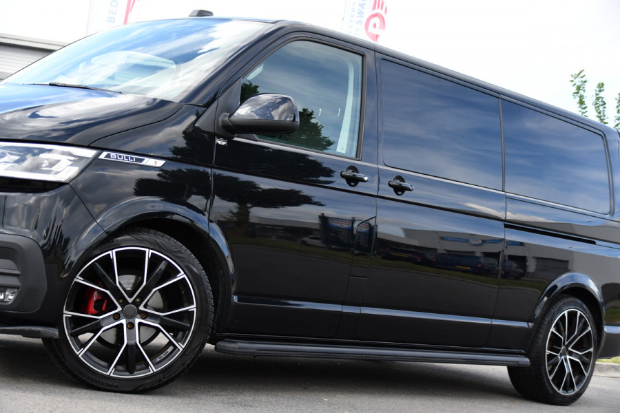 Volkswagen Transporter 2.0 TDI L2H1 30 DC Bulli Black Edition Adaptieve Cruise, Virtual, Camera, Carplay, Stoelverwarming, LED, 2 x Schuifdeur, Automaat, Trekhaak, Sensoren, Uniek!