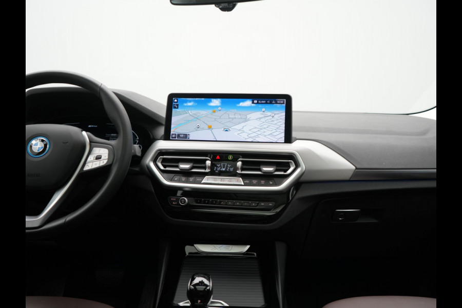BMW X3 xDrive30e PHEV 293pk Dealer O.H | Panodak | 360 Camera | Adaptive Cruise | Head Up | Lederen Sportstoelen Verwarmd | Keyless | BLIS | Apple Carplay | Navigatie | Virtual | DAB | 19"L.M | Plug In Hybrid |