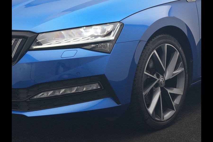 Škoda Superb Combi 1.4 TSI iV Sportline PHEV 218pk Dealer O.H | Panodak | Adaptive Cruise | Camera | Crystal LED | Alcantara Sportstoelen Memory & Verwarmd | Keyless | Apple Carplay | Virtual | Navigatie | DAB | 19"L.M |