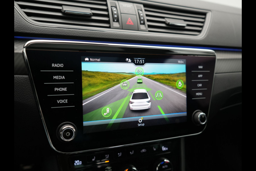 Škoda Superb Combi 1.4 TSI iV Sportline PHEV 218pk Dealer O.H | Panodak | Adaptive Cruise | Camera | Crystal LED | Alcantara Sportstoelen Memory & Verwarmd | Keyless | Apple Carplay | Virtual | Navigatie | DAB | 19"L.M |