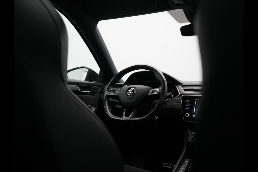 Škoda Superb Combi 1.4 TSI iV Sportline PHEV 218pk Dealer O.H | Panodak | Adaptive Cruise | Camera | Crystal LED | Alcantara Sportstoelen Memory & Verwarmd | Keyless | Apple Carplay | Virtual | Navigatie | DAB | 19"L.M |