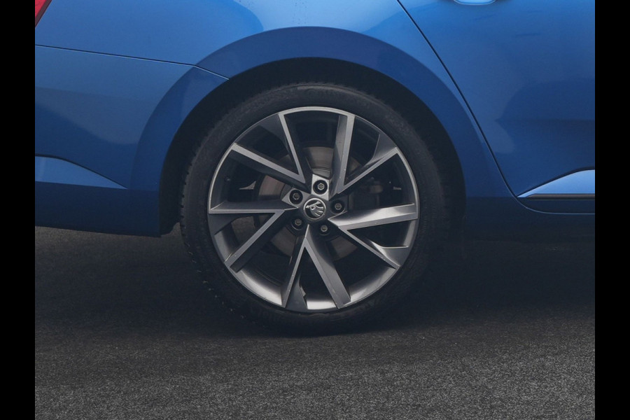 Škoda Superb Combi 1.4 TSI iV Sportline PHEV 218pk Dealer O.H | Panodak | Adaptive Cruise | Camera | Crystal LED | Alcantara Sportstoelen Memory & Verwarmd | Keyless | Apple Carplay | Virtual | Navigatie | DAB | 19"L.M |