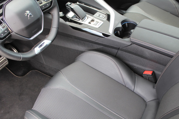 Peugeot 3008 1.6 HYbrid 225 GT 96% SOH | Panoramadak | Led | Navigatie | Winterpack