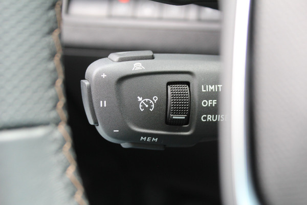 Peugeot 3008 1.6 HYbrid 225 GT 96% SOH | Panoramadak | Led | Navigatie | Winterpack