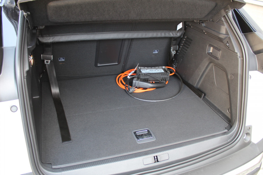 Peugeot 3008 1.6 HYbrid 225 GT 96% SOH | Panoramadak | Led | Navigatie | Winterpack