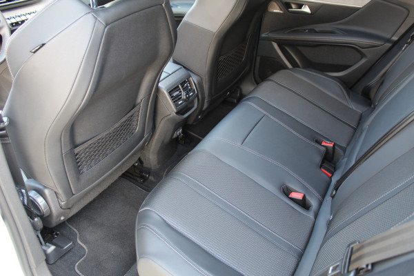 Peugeot 3008 1.6 HYbrid 225 GT 96% SOH | Panoramadak | Led | Navigatie | Winterpack