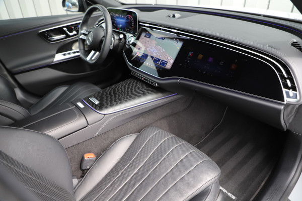 Mercedes-Benz E-Klasse Estate 300e AMG | 313PK | Luchtvering | Massage | Head-up | Keyless-go | Burmester 4D | Stoelkoeling | Digital-light | Air-balan