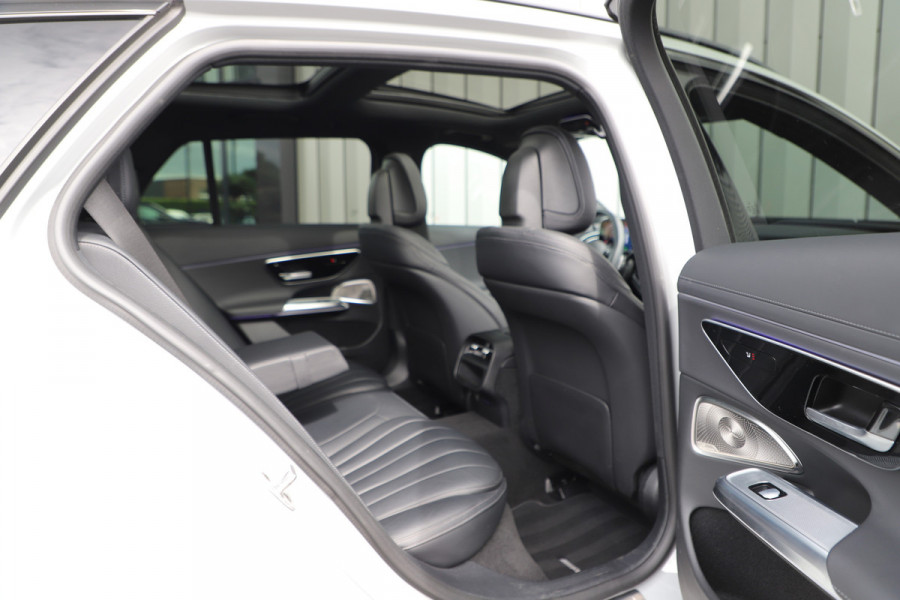 Mercedes-Benz E-Klasse Estate 300e AMG | 313PK | Luchtvering | Massage | Head-up | Keyless-go | Burmester 4D | Stoelkoeling | Digital-light | Air-balan