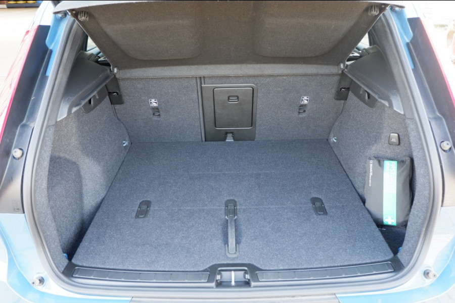 Volvo XC40 2.0 B3 Core Mild-Hybrid / INCL. Fabrieks-garantie / Verkoopklaar