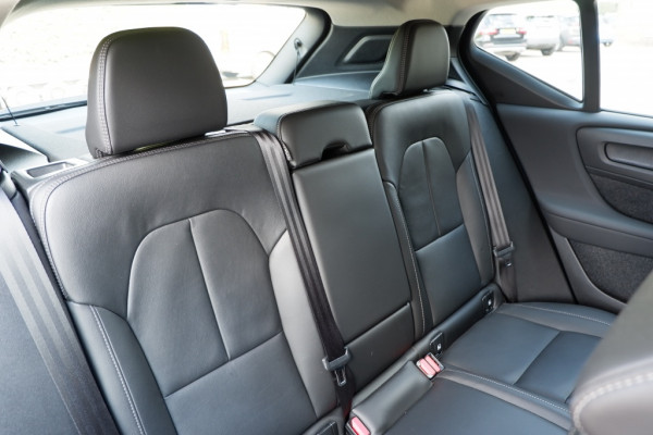 Volvo XC40 2.0 B3 Core Mild-Hybrid / INCL. Fabrieks-garantie / Verkoopklaar