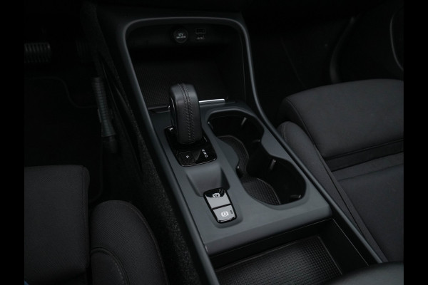 Volvo XC40 1.5 T4 Recharge R-Design Expression {SoH-83%} (Plug-in) (INCL-BTW)  Aut. *PANO | DIGI-COCKPIT | HARMAN/KARDON | BLINDSPOT | KEYLESS | DAB | SPORTSEATS | FULL-LED | NAVI-FULLMAP | CAMERA | ECC | TOWBAR | 18'' ALU*