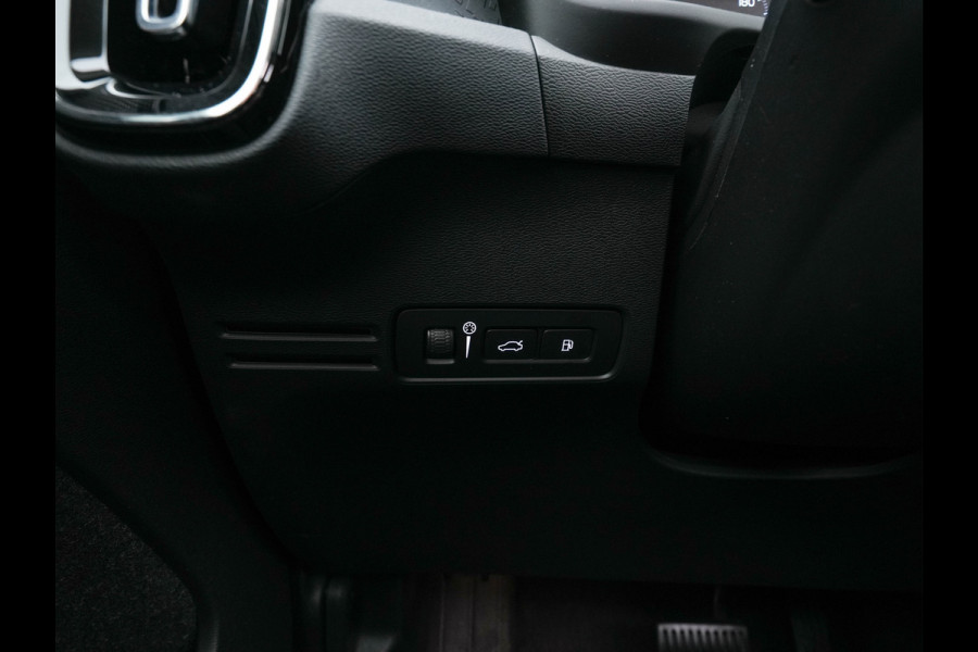 Volvo XC40 1.5 T4 Recharge R-Design Expression {SoH-83%} (Plug-in) (INCL-BTW)  Aut. *PANO | DIGI-COCKPIT | HARMAN/KARDON | BLINDSPOT | KEYLESS | DAB | SPORTSEATS | FULL-LED | NAVI-FULLMAP | CAMERA | ECC | TOWBAR | 18'' ALU*