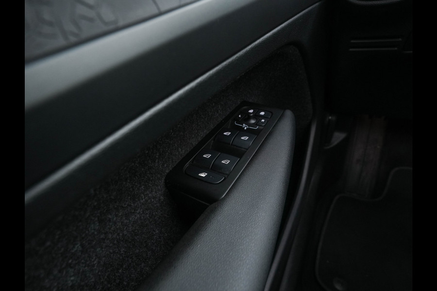 Volvo XC40 1.5 T4 Recharge R-Design Expression {SoH-83%} (Plug-in) (INCL-BTW)  Aut. *PANO | DIGI-COCKPIT | HARMAN/KARDON | BLINDSPOT | KEYLESS | DAB | SPORTSEATS | FULL-LED | NAVI-FULLMAP | CAMERA | ECC | TOWBAR | 18'' ALU*