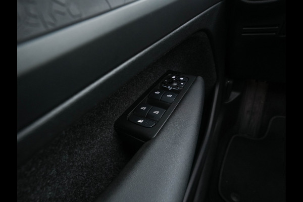 Volvo XC40 1.5 T4 Recharge R-Design Expression {SoH-83%} (Plug-in) (INCL-BTW)  Aut. *PANO | DIGI-COCKPIT | HARMAN/KARDON | BLINDSPOT | KEYLESS | DAB | SPORTSEATS | FULL-LED | NAVI-FULLMAP | CAMERA | ECC | TOWBAR | 18'' ALU*