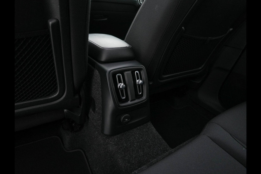 Volvo XC40 1.5 T4 Recharge R-Design Expression {SoH-83%} (Plug-in) (INCL-BTW)  Aut. *PANO | DIGI-COCKPIT | HARMAN/KARDON | BLINDSPOT | KEYLESS | DAB | SPORTSEATS | FULL-LED | NAVI-FULLMAP | CAMERA | ECC | TOWBAR | 18'' ALU*