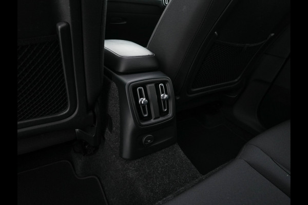 Volvo XC40 1.5 T4 Recharge R-Design Expression {SoH-83%} (Plug-in) (INCL-BTW)  Aut. *PANO | DIGI-COCKPIT | HARMAN/KARDON | BLINDSPOT | KEYLESS | DAB | SPORTSEATS | FULL-LED | NAVI-FULLMAP | CAMERA | ECC | TOWBAR | 18'' ALU*