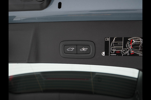 Volvo XC40 1.5 T4 Recharge R-Design Expression {SoH-83%} (Plug-in) (INCL-BTW)  Aut. *PANO | DIGI-COCKPIT | HARMAN/KARDON | BLINDSPOT | KEYLESS | DAB | SPORTSEATS | FULL-LED | NAVI-FULLMAP | CAMERA | ECC | TOWBAR | 18'' ALU*