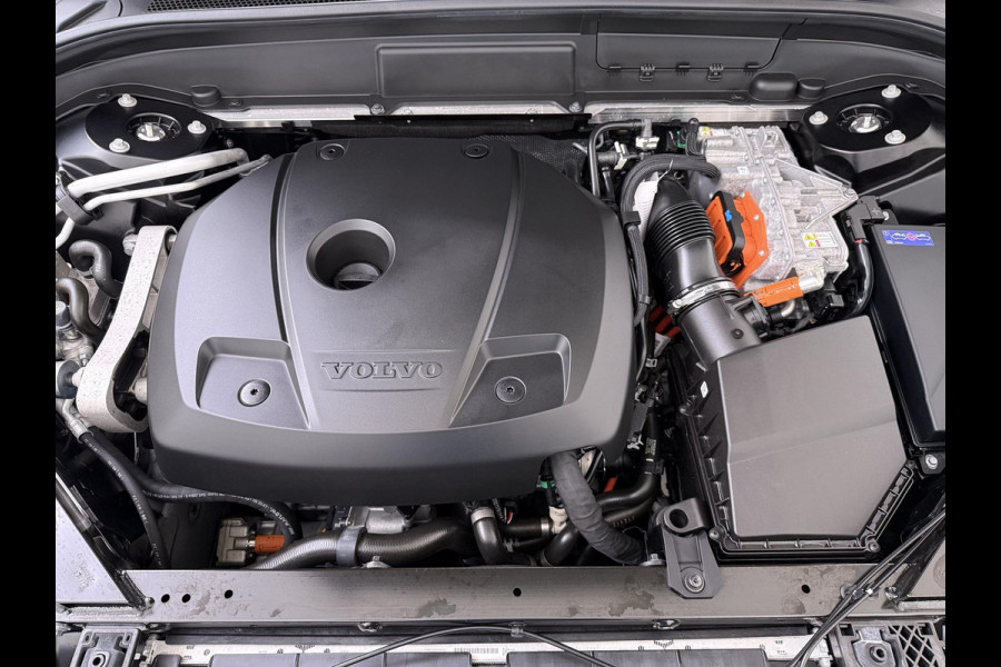 Volvo XC60 2.0 T8 Plug-in hybrid AWD Ultra Dark T8 12 MND. BOVAG GARANTIE | HEAD UP | PANORAMA DAK | ACHTERUITRIJ CAMERA | BOWERS & WILKINS | MEM. SEATS | STOEL+STUUR VERWARMING |