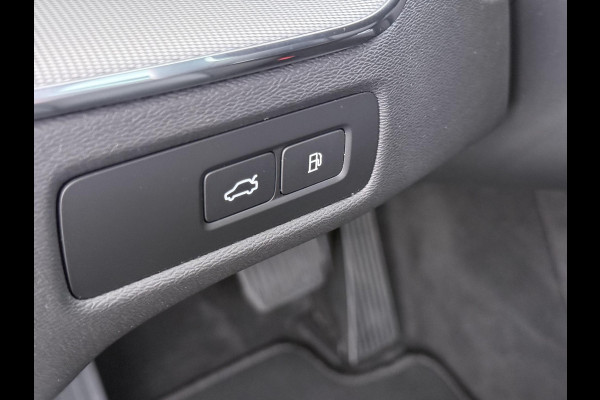 Volvo XC60 2.0 T8 Plug-in hybrid AWD Ultra Dark T8 12 MND. BOVAG GARANTIE | HEAD UP | PANORAMA DAK | ACHTERUITRIJ CAMERA | BOWERS & WILKINS | MEM. SEATS | STOEL+STUUR VERWARMING |