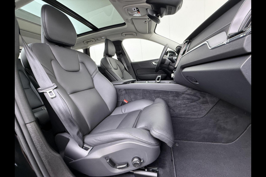 Volvo XC60 2.0 T8 Plug-in hybrid AWD Ultra Dark T8 12 MND. BOVAG GARANTIE | HEAD UP | PANORAMA DAK | ACHTERUITRIJ CAMERA | BOWERS & WILKINS | MEM. SEATS | STOEL+STUUR VERWARMING |