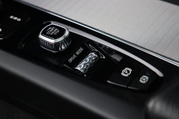 Volvo XC60 2.0 Recharge T8 AWD R-Design / PANO / MEMORY / 360 / HK / KEYLESS