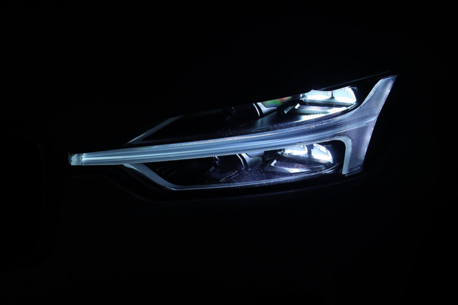 Volvo XC60 2.0 Recharge T8 AWD R-Design / PANO / MEMORY / 360 / HK / KEYLESS
