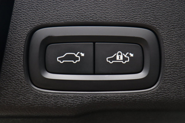 Volvo XC60 2.0 Recharge T8 AWD R-Design / PANO / MEMORY / 360 / HK / KEYLESS