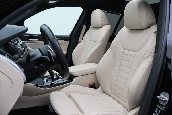 BMW X3 xDrive30e Business Edition Plus Panoramadak, 360° Camera, Leer, Memory, Apple Carplay, 20"