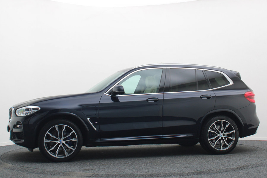 BMW X3 xDrive30e Business Edition Plus Panoramadak, 360° Camera, Leer, Memory, Apple Carplay, 20"