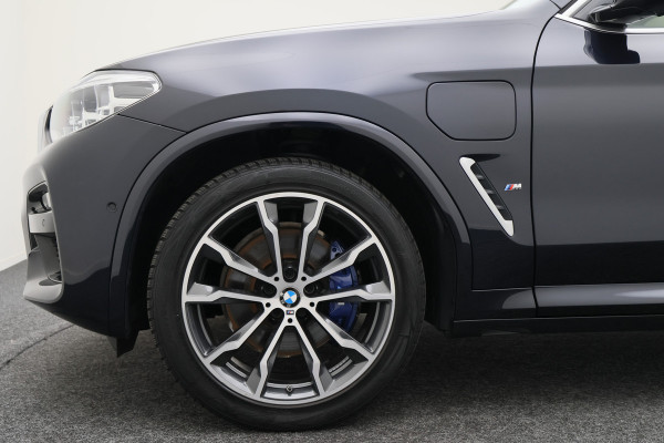 BMW X3 xDrive30e Business Edition Plus Panoramadak, 360° Camera, Leer, Memory, Apple Carplay, 20"