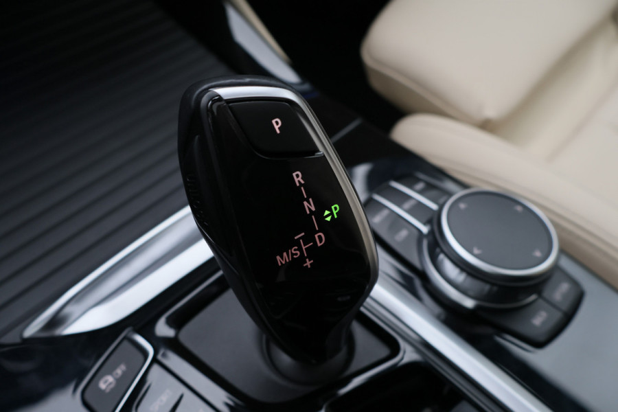 BMW X3 xDrive30e Business Edition Plus Panoramadak, 360° Camera, Leer, Memory, Apple Carplay, 20"