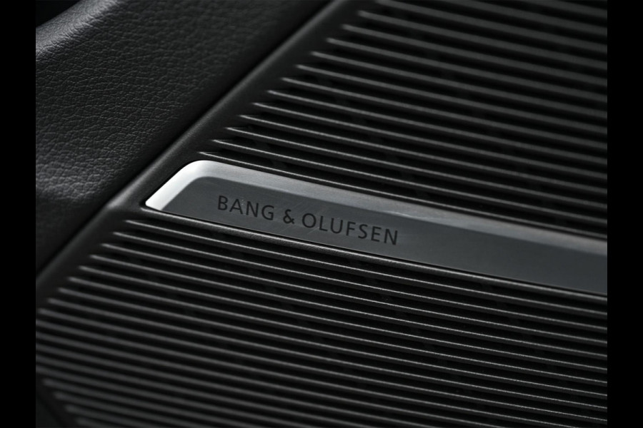 Audi Q8 55 TFSI e quattro Pro Line S | Panoramadak | NL-Auto | Dealeronderhouden | B&O | 360 Camera | Luchtvering | Adaptieve Cruise | Memory-Seats | Ambiance Interieur | Trekhaak | Stoelverwarming |