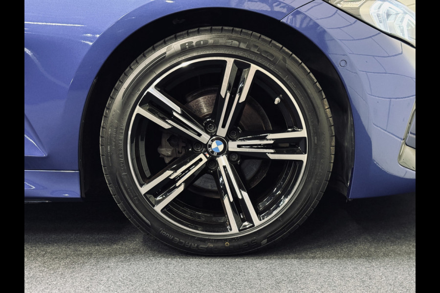 BMW 3 Serie 318i M-Sport | Schuifdak | Carbon | Camera