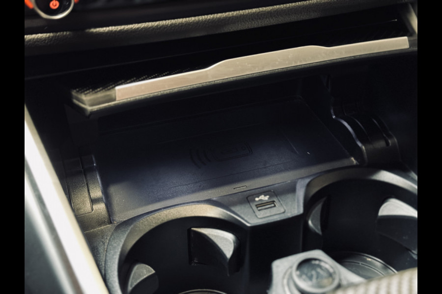 BMW 3 Serie 318i M-Sport | Schuifdak | Carbon | Camera
