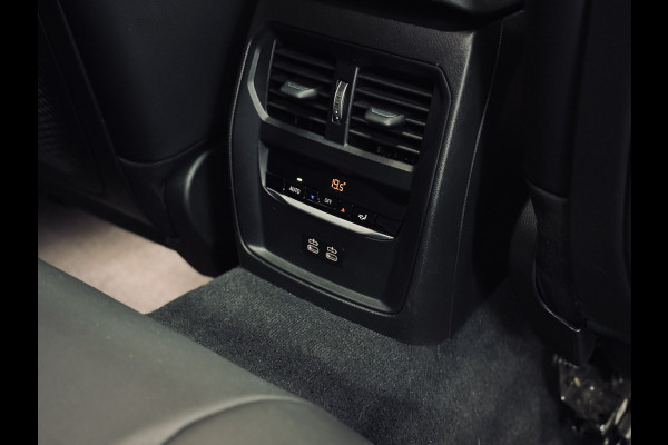 BMW 3 Serie 318i M-Sport | Schuifdak | Carbon | Camera