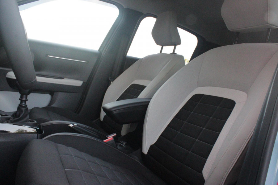 Citroën C3 1.2 100PK MAX | AFNEEMBARE TREKHAAK | POLAR WHITE DAK | MONTE CARLO BLUE | ACHTERUITRIJ CAMERA | 17" LICHTMETALEN VELGEN "ATACAMITE" | NAVIGATIE | DRAADLOZE APPLE CARPLAY/ANDROID AUTO | DRAADLOZE TELEFOONLADER | GETINTE ACHTERRUITEN | LED KOPLAMPEN | CLIMATE CONTROL | DAKRAILS "GLOSSY BLACK" | CRUISE CONTROL |