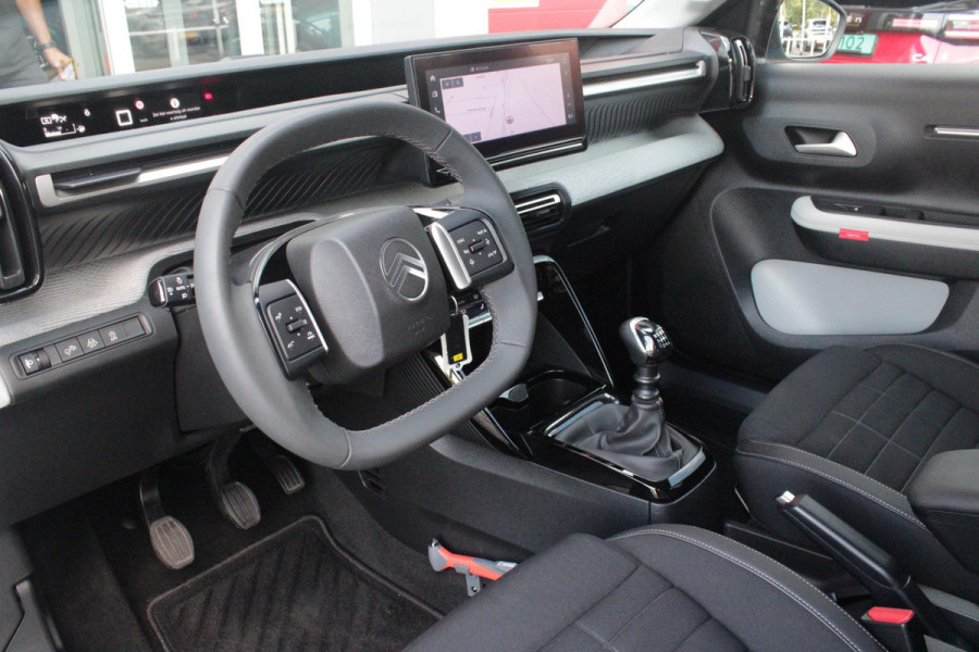 Citroën C3 1.2 100PK MAX | AFNEEMBARE TREKHAAK | POLAR WHITE DAK | MONTE CARLO BLUE | ACHTERUITRIJ CAMERA | 17" LICHTMETALEN VELGEN "ATACAMITE" | NAVIGATIE | DRAADLOZE APPLE CARPLAY/ANDROID AUTO | DRAADLOZE TELEFOONLADER | GETINTE ACHTERRUITEN | LED KOPLAMPEN | CLIMATE CONTROL | DAKRAILS "GLOSSY BLACK" | CRUISE CONTROL |