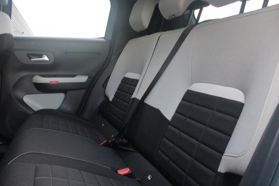 Citroën C3 1.2 100PK MAX | AFNEEMBARE TREKHAAK | POLAR WHITE DAK | MONTE CARLO BLUE | ACHTERUITRIJ CAMERA | 17" LICHTMETALEN VELGEN "ATACAMITE" | NAVIGATIE | DRAADLOZE APPLE CARPLAY/ANDROID AUTO | DRAADLOZE TELEFOONLADER | GETINTE ACHTERRUITEN | LED KOPLAMPEN | CLIMATE CONTROL | DAKRAILS "GLOSSY BLACK" | CRUISE CONTROL |