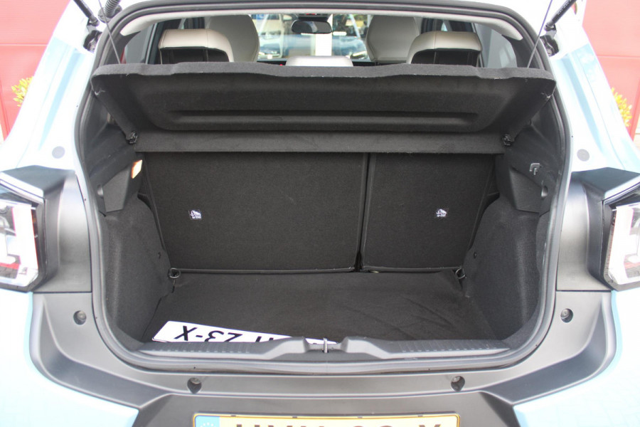 Citroën C3 1.2 100PK MAX | AFNEEMBARE TREKHAAK | POLAR WHITE DAK | MONTE CARLO BLUE | ACHTERUITRIJ CAMERA | 17" LICHTMETALEN VELGEN "ATACAMITE" | NAVIGATIE | DRAADLOZE APPLE CARPLAY/ANDROID AUTO | DRAADLOZE TELEFOONLADER | GETINTE ACHTERRUITEN | LED KOPLAMPEN | CLIMATE CONTROL | DAKRAILS "GLOSSY BLACK" | CRUISE CONTROL |