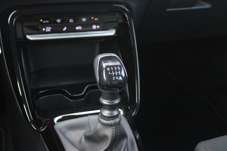 Citroën C3 1.2 100PK MAX | AFNEEMBARE TREKHAAK | POLAR WHITE DAK | MONTE CARLO BLUE | ACHTERUITRIJ CAMERA | 17" LICHTMETALEN VELGEN "ATACAMITE" | NAVIGATIE | DRAADLOZE APPLE CARPLAY/ANDROID AUTO | DRAADLOZE TELEFOONLADER | GETINTE ACHTERRUITEN | LED KOPLAMPEN | CLIMATE CONTROL | DAKRAILS "GLOSSY BLACK" | CRUISE CONTROL |