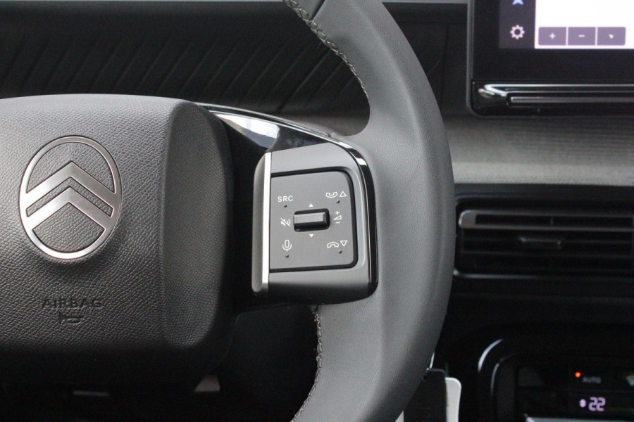 Citroën C3 1.2 100PK MAX | AFNEEMBARE TREKHAAK | POLAR WHITE DAK | MONTE CARLO BLUE | ACHTERUITRIJ CAMERA | 17" LICHTMETALEN VELGEN "ATACAMITE" | NAVIGATIE | DRAADLOZE APPLE CARPLAY/ANDROID AUTO | DRAADLOZE TELEFOONLADER | GETINTE ACHTERRUITEN | LED KOPLAMPEN | CLIMATE CONTROL | DAKRAILS "GLOSSY BLACK" | CRUISE CONTROL |