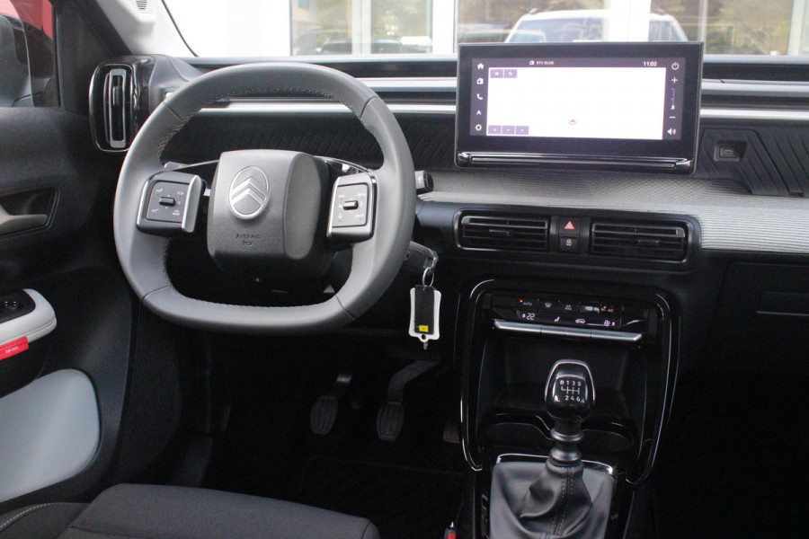 Citroën C3 1.2 100PK MAX | AFNEEMBARE TREKHAAK | POLAR WHITE DAK | MONTE CARLO BLUE | ACHTERUITRIJ CAMERA | 17" LICHTMETALEN VELGEN "ATACAMITE" | NAVIGATIE | DRAADLOZE APPLE CARPLAY/ANDROID AUTO | DRAADLOZE TELEFOONLADER | GETINTE ACHTERRUITEN | LED KOPLAMPEN | CLIMATE CONTROL | DAKRAILS "GLOSSY BLACK" | CRUISE CONTROL |