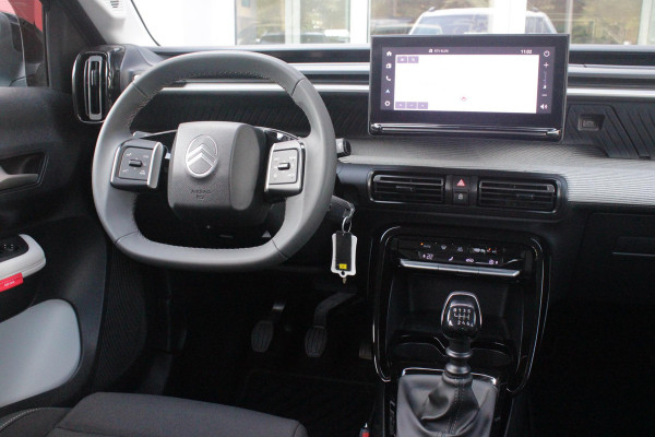 Citroën C3 1.2 100PK MAX | AFNEEMBARE TREKHAAK | POLAR WHITE DAK | MONTE CARLO BLUE | ACHTERUITRIJ CAMERA | 17" LICHTMETALEN VELGEN "ATACAMITE" | NAVIGATIE | DRAADLOZE APPLE CARPLAY/ANDROID AUTO | DRAADLOZE TELEFOONLADER | GETINTE ACHTERRUITEN | LED KOPLAMPEN | CLIMATE CONTROL | DAKRAILS "GLOSSY BLACK" | CRUISE CONTROL |