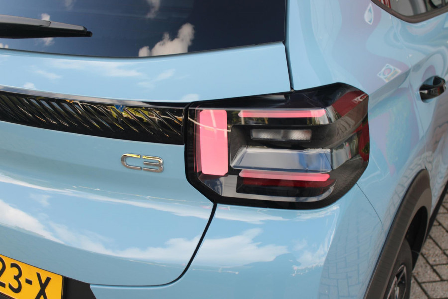 Citroën C3 1.2 100PK MAX | AFNEEMBARE TREKHAAK | POLAR WHITE DAK | MONTE CARLO BLUE | ACHTERUITRIJ CAMERA | 17" LICHTMETALEN VELGEN "ATACAMITE" | NAVIGATIE | DRAADLOZE APPLE CARPLAY/ANDROID AUTO | DRAADLOZE TELEFOONLADER | GETINTE ACHTERRUITEN | LED KOPLAMPEN | CLIMATE CONTROL | DAKRAILS "GLOSSY BLACK" | CRUISE CONTROL |