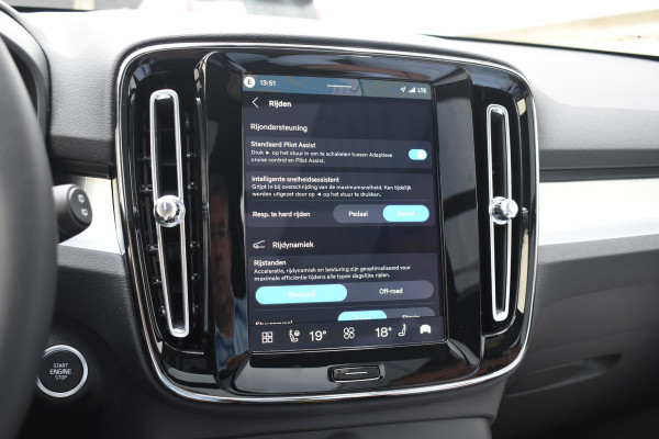 Volvo XC40 B4 211PK Automaat Plus Dark